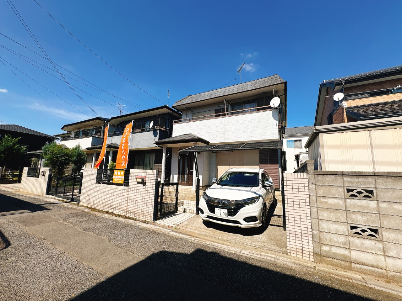 ◆外観｜駐車スペース完備で、車をお持ちの方にも安心の住環境。