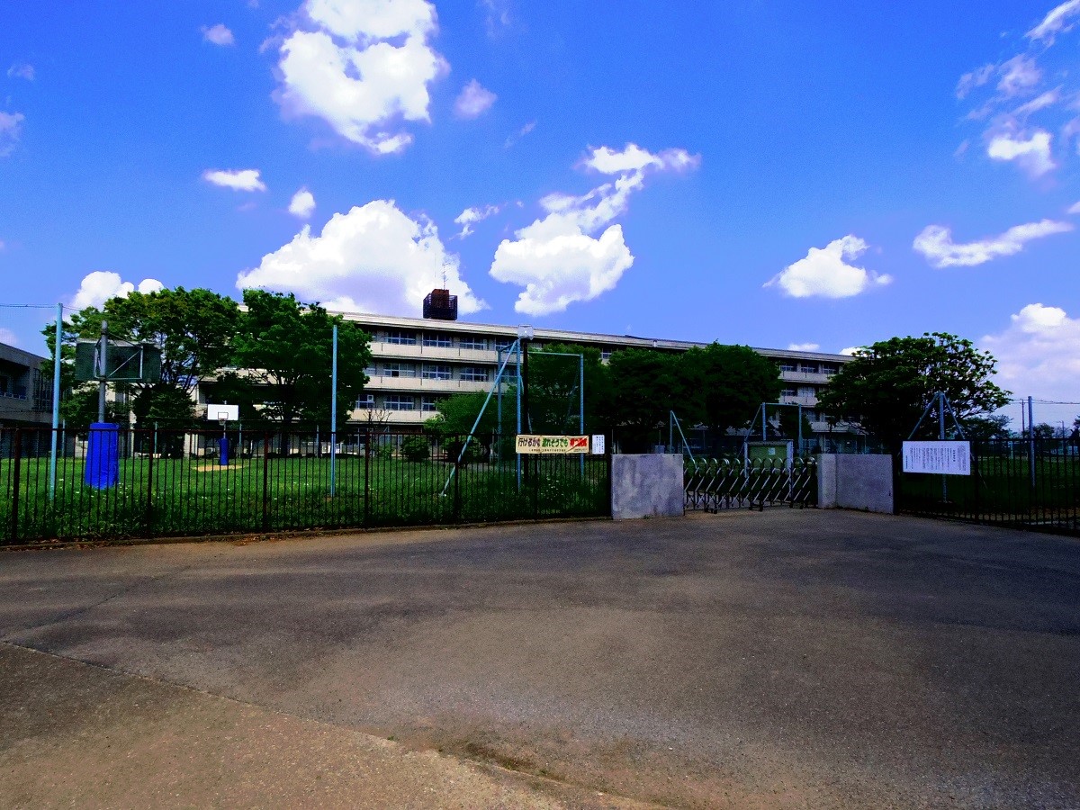 白岡市立白岡中学校(700m)-