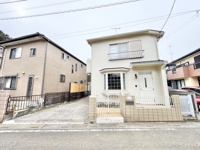 【外観】スーパーやコンビニまでも徒歩圏の便利な立地です♪※2026年2月撮影