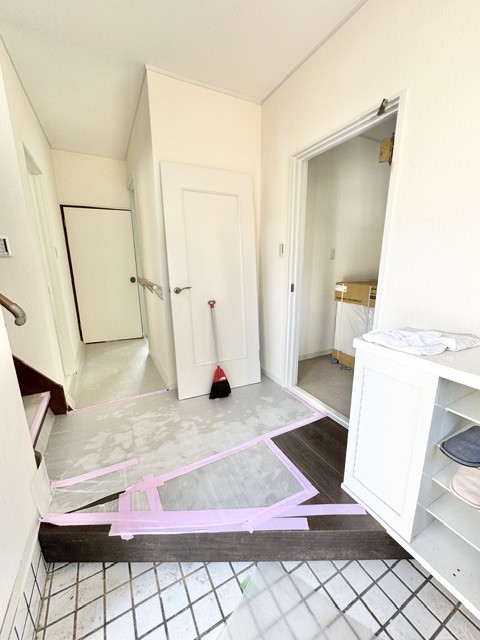 【リフォーム中：玄関】収納付きで玄関周りをすっきり保てます♪