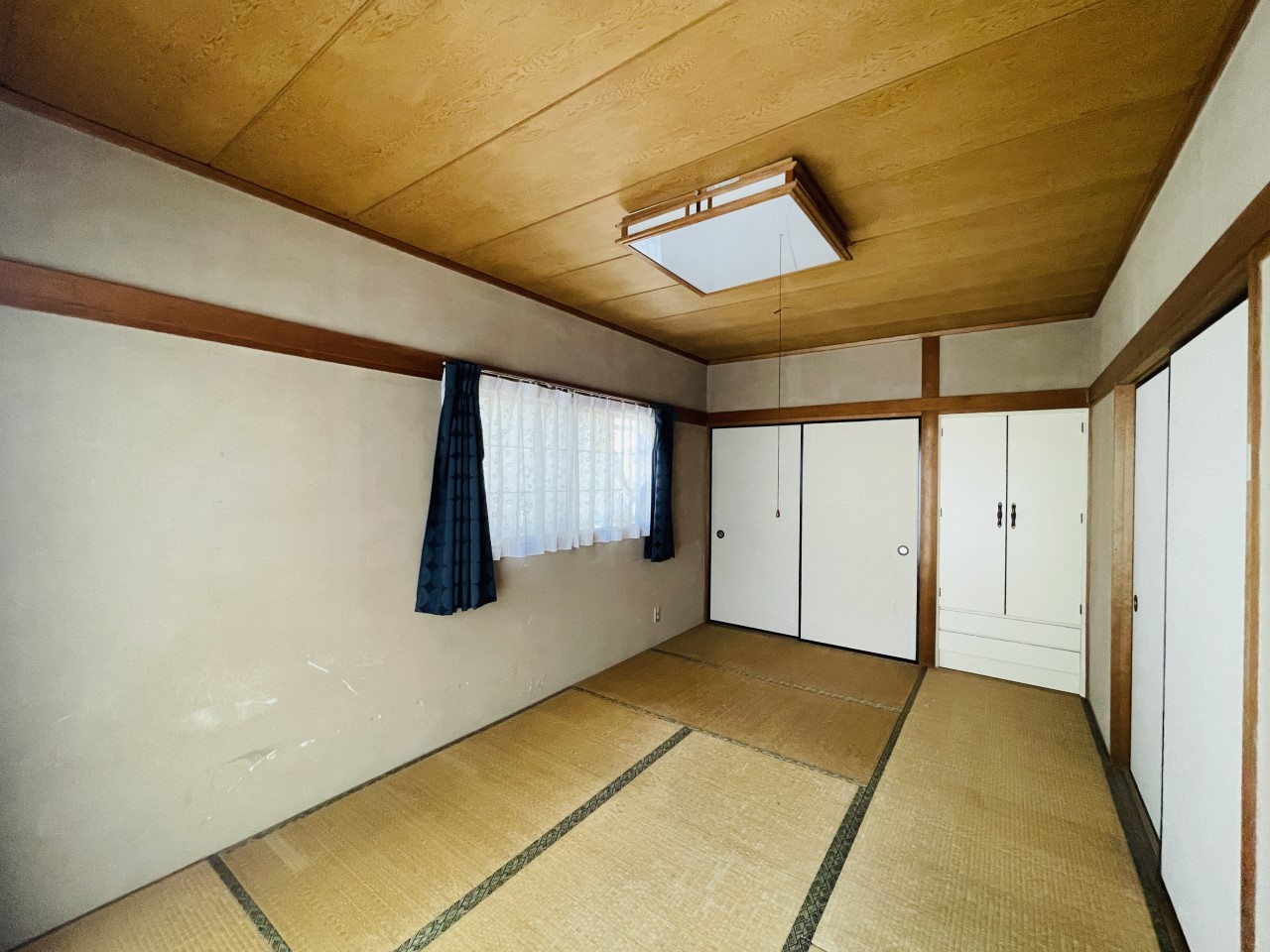 西側和室｜収納付きで、寝具や衣類のお片付けも楽ちんです♪