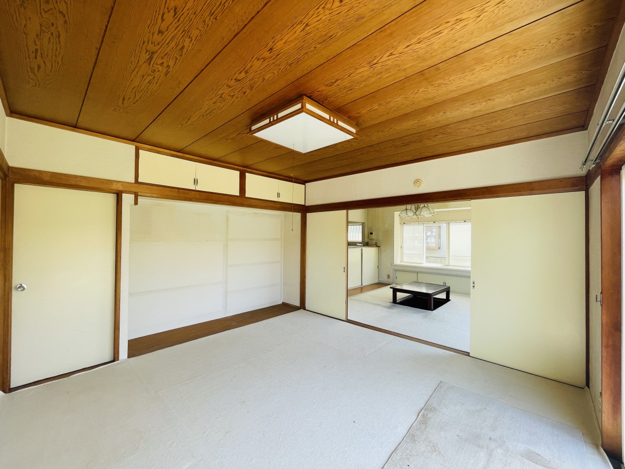 南側和室｜東側和室との間に仕切りがあるため、プライバシーを保ちやすいです！