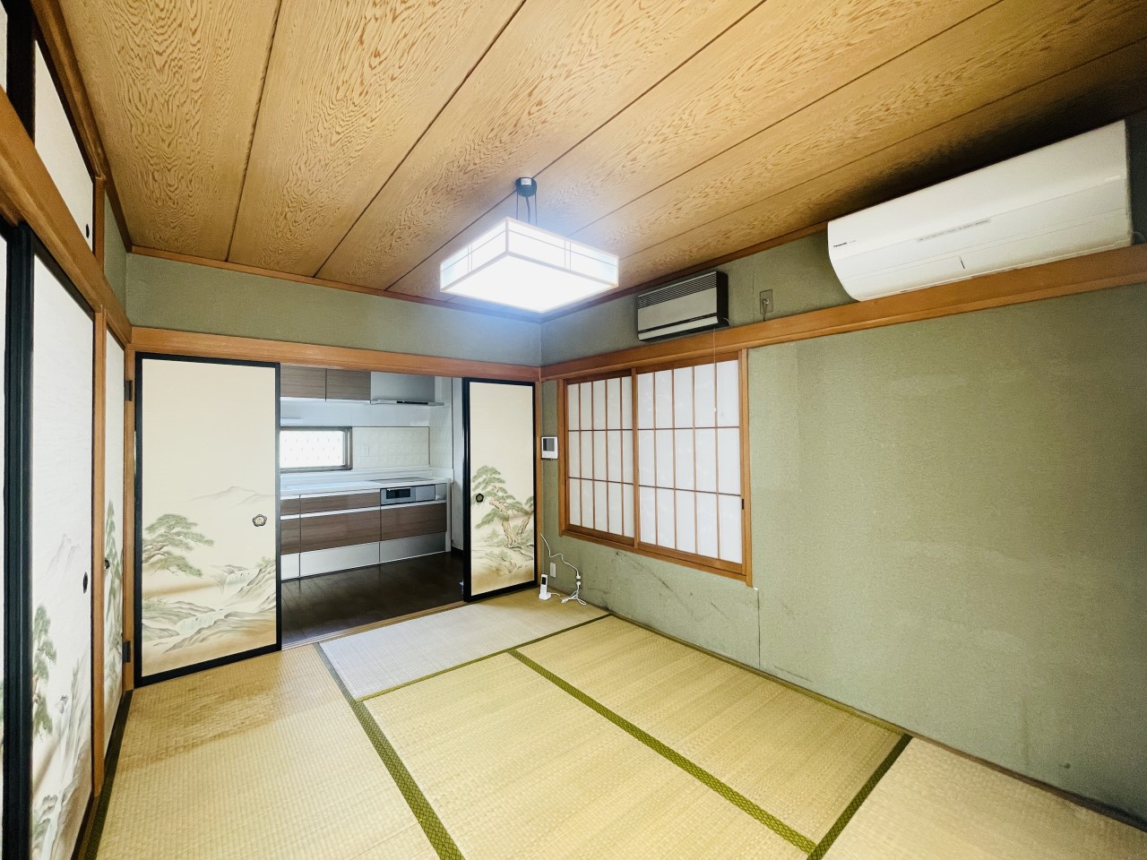 ◆和室｜押入付きで、寝具や衣類のお片付けも楽ちんです♪  