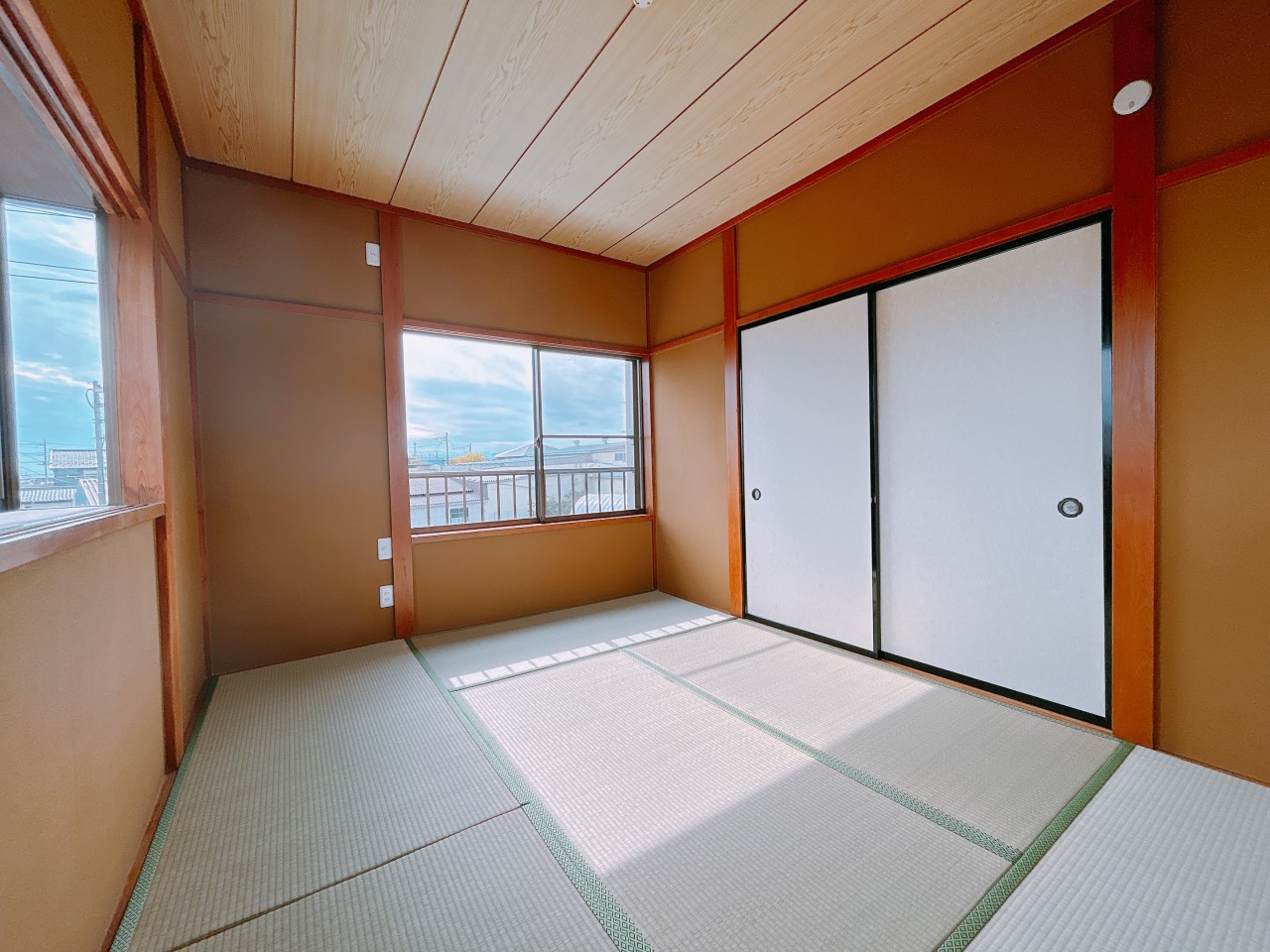 リフォーム完了（令和7年9月）和室は就寝場所、フローリングは仕事部屋にするなど分けて使えます♪