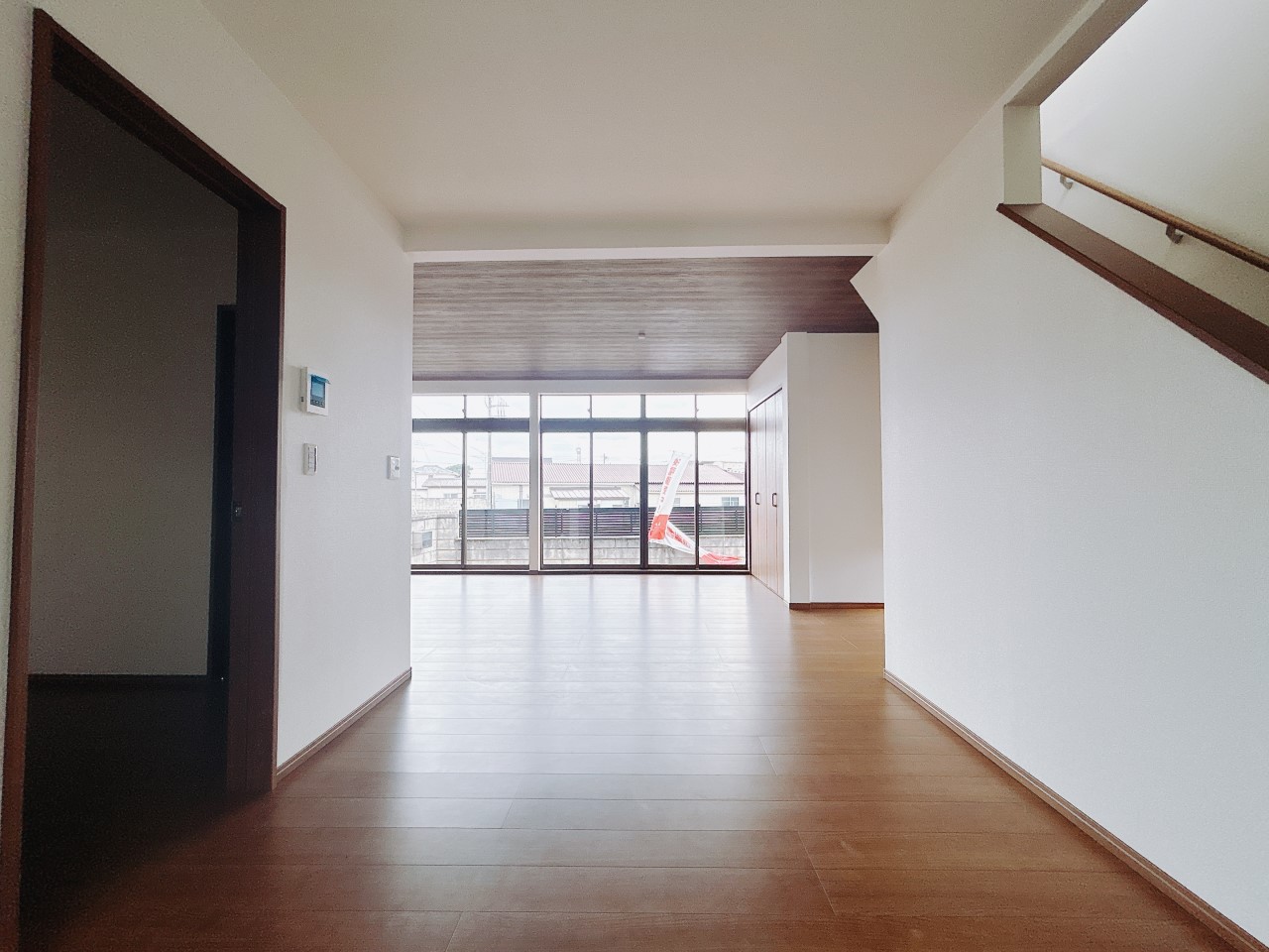 リフォーム完了（令和7年9月）ダイニングテーブルやソファを置いても十分な広さがあり、ご家族での団らんや来客時にもゆとりをもって対応できます