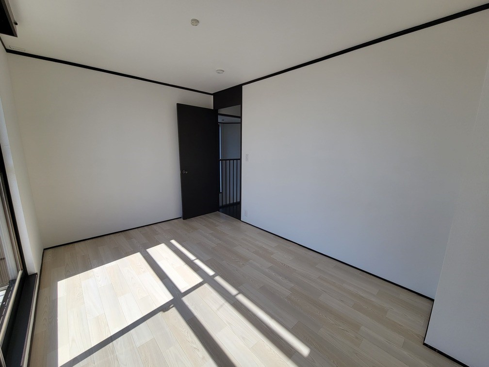 ◆洋室｜ご夫婦の寝室として使い勝手の良い広さです♪