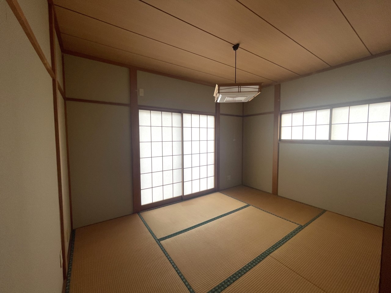 2階和室は収納付きで、寝具や衣類のお片付けも楽ちんです♪  