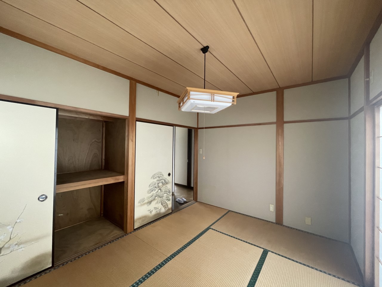 1階和室は収納付きで、寝具や衣類のお片付けも楽ちんです♪  