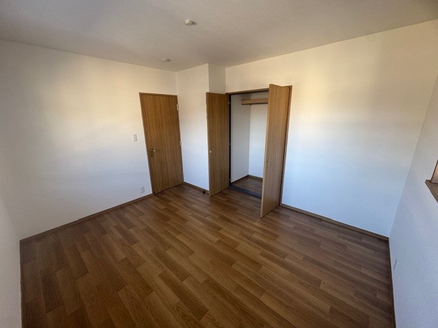 ◆洋室｜洋室は収納もついているため、お部屋をすっきり片づけられます♪