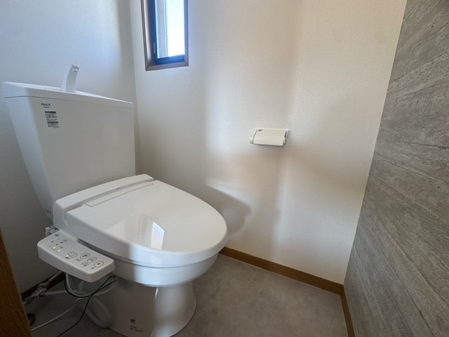 ◆2階トイレ｜2階にもトイレがあり、忙しい朝や夜間も便利