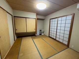和室は収納付きで、寝具や衣類のお片付けも楽ちんです♪  