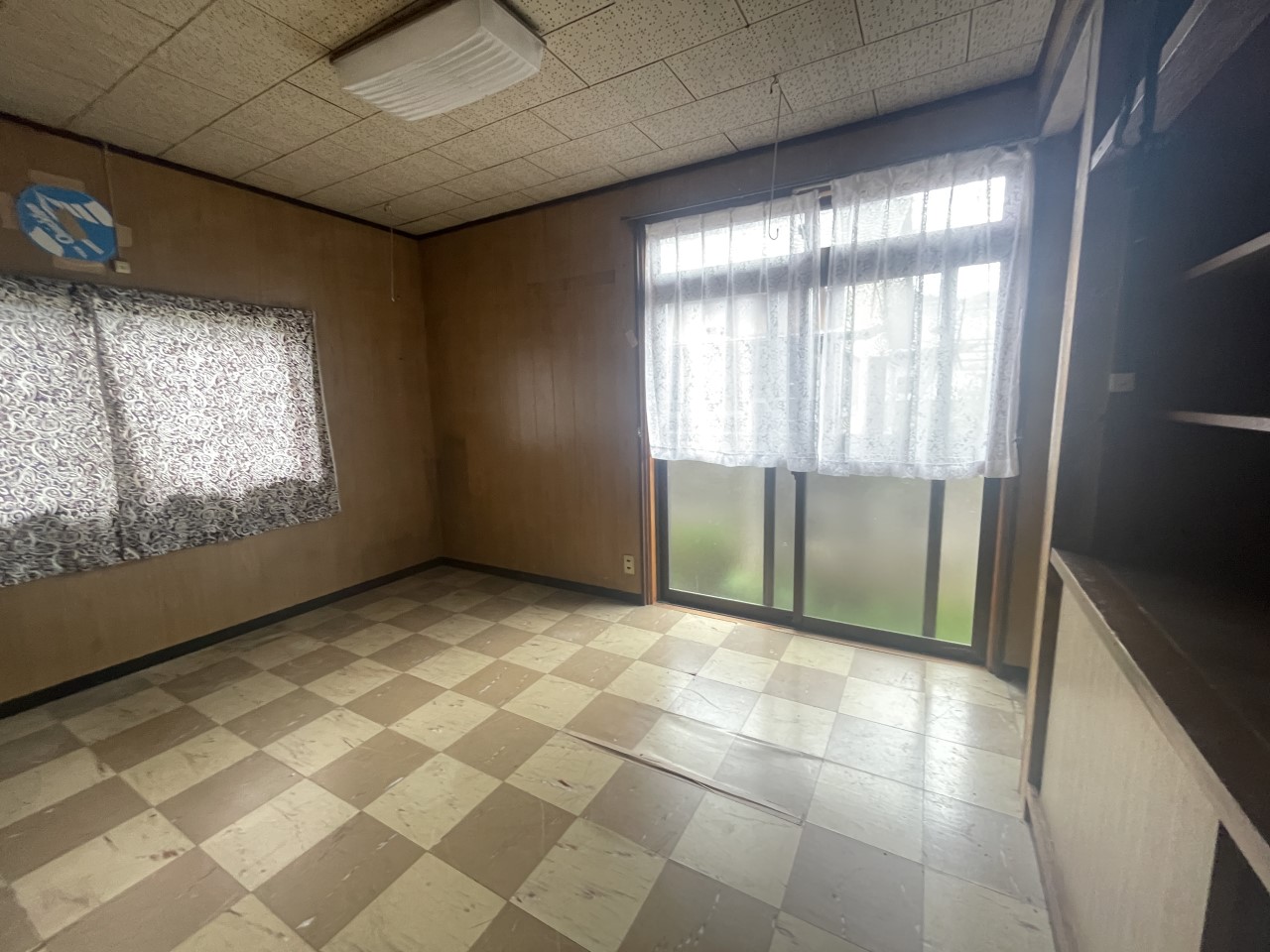 光が差し込むお部屋です