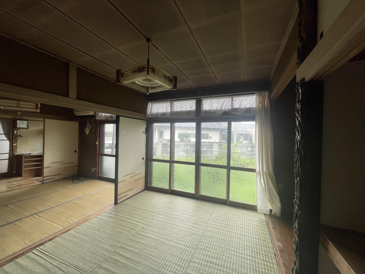 襖を開けると一続きの広い部屋になります