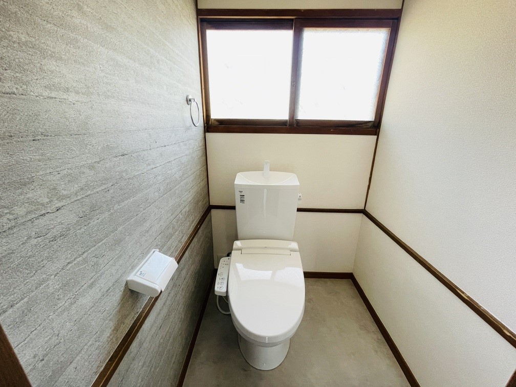 【リフォーム後：トイレ】トイレ交換済み♪広さもあり収納ボックスを置いても良いかも♪※2026年5月撮影