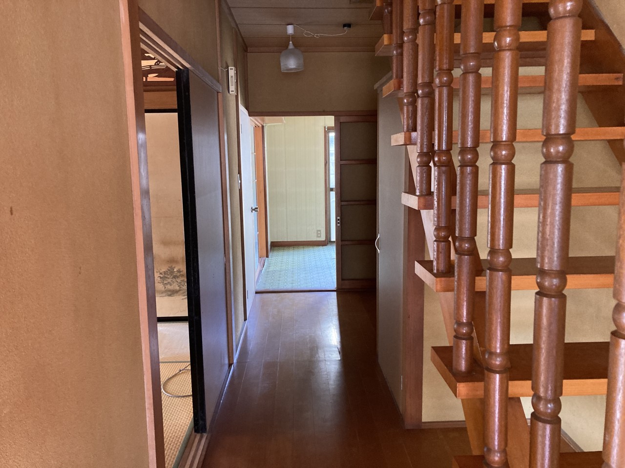 1階廊下｜居室からの日の光で照明を付けなくても明るい廊下！