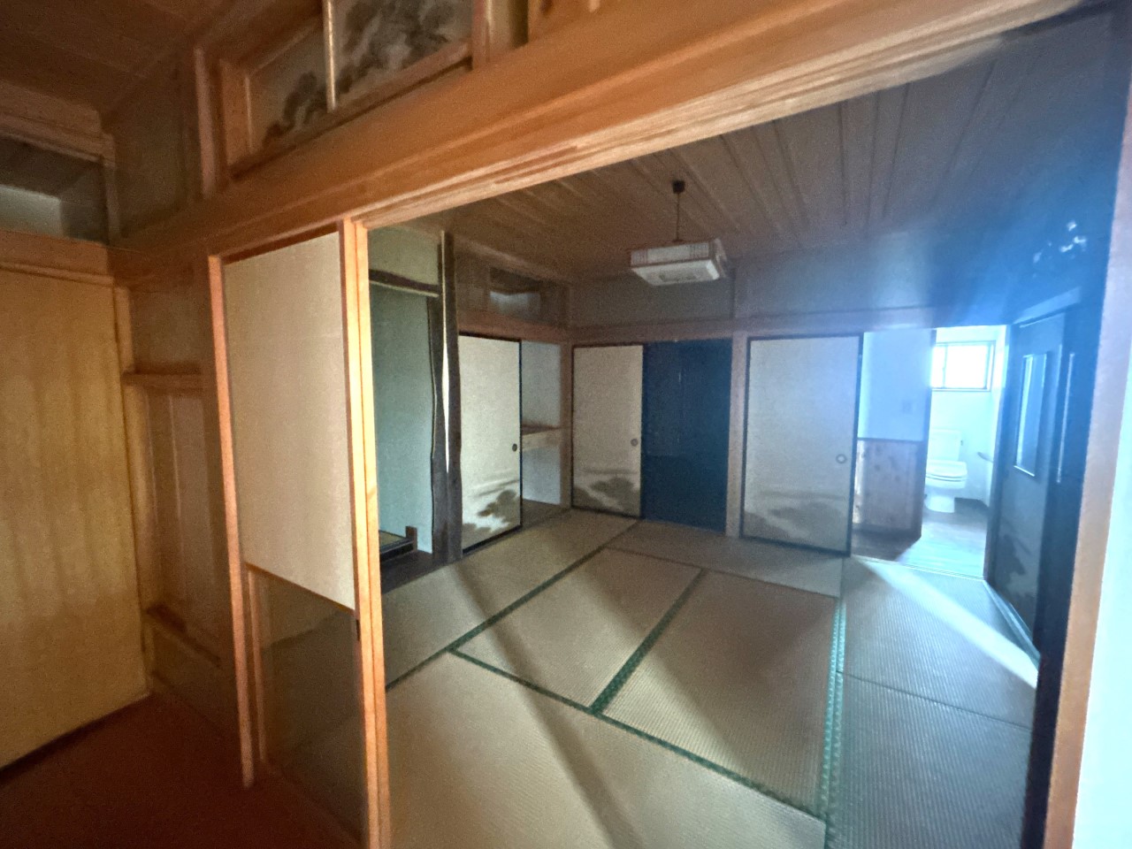1階南側和室（8帖）リビングとしてもお使いいただける空間！隣の６畳の和室とつなげればもっと広々！