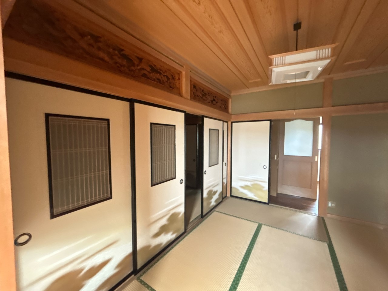 1階和室（6帖）お子様のお昼寝スペースや、洗濯物をたたむのに最適♪