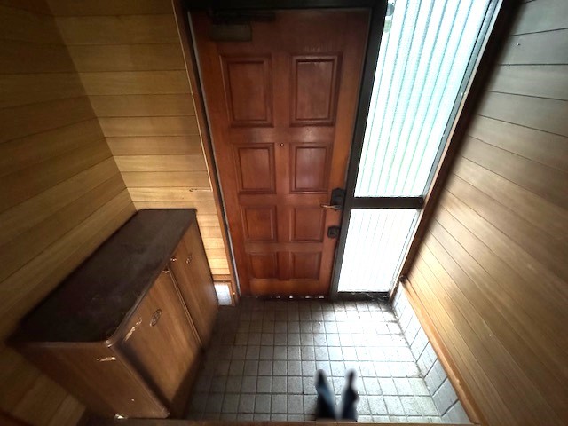 木のぬくもりを感じられる落ち着いた玄関スペース