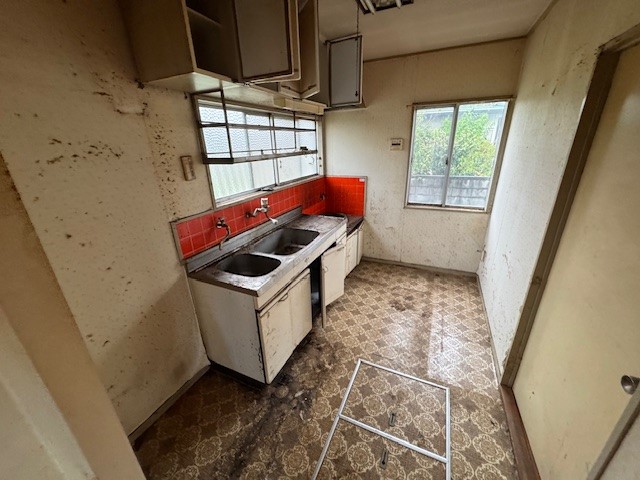 広さを感じるキッチンでは、調理の際にも余裕を持って作業でき、家事が楽にこなせます