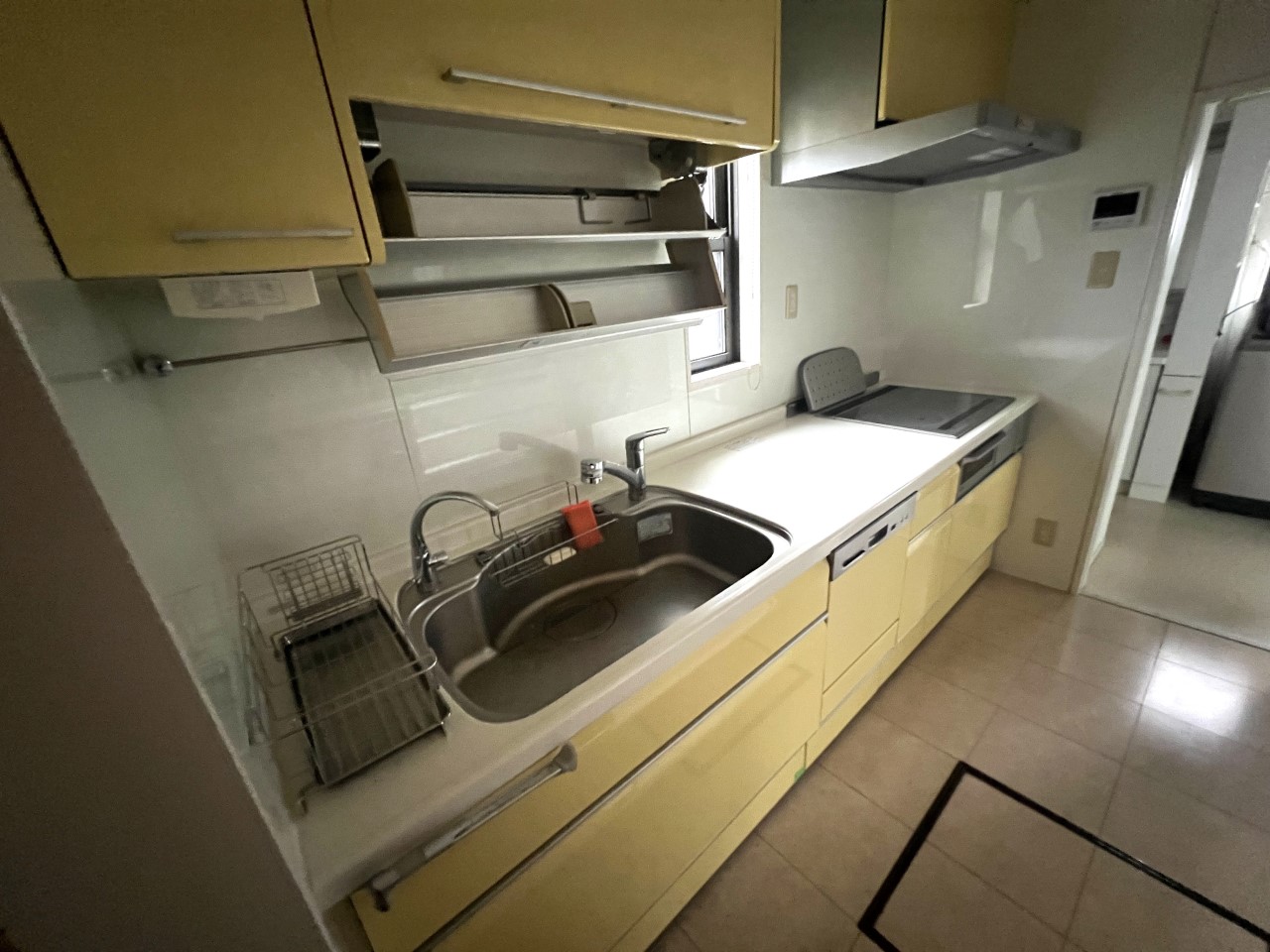 ご夫婦やお子様と並んでお料理をしても余裕のある、広々としたキッチン