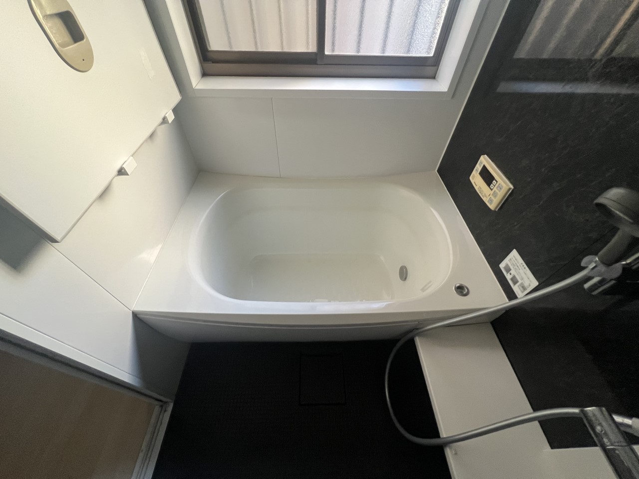 一日の疲れを癒す、清潔感あふれるバスルーム