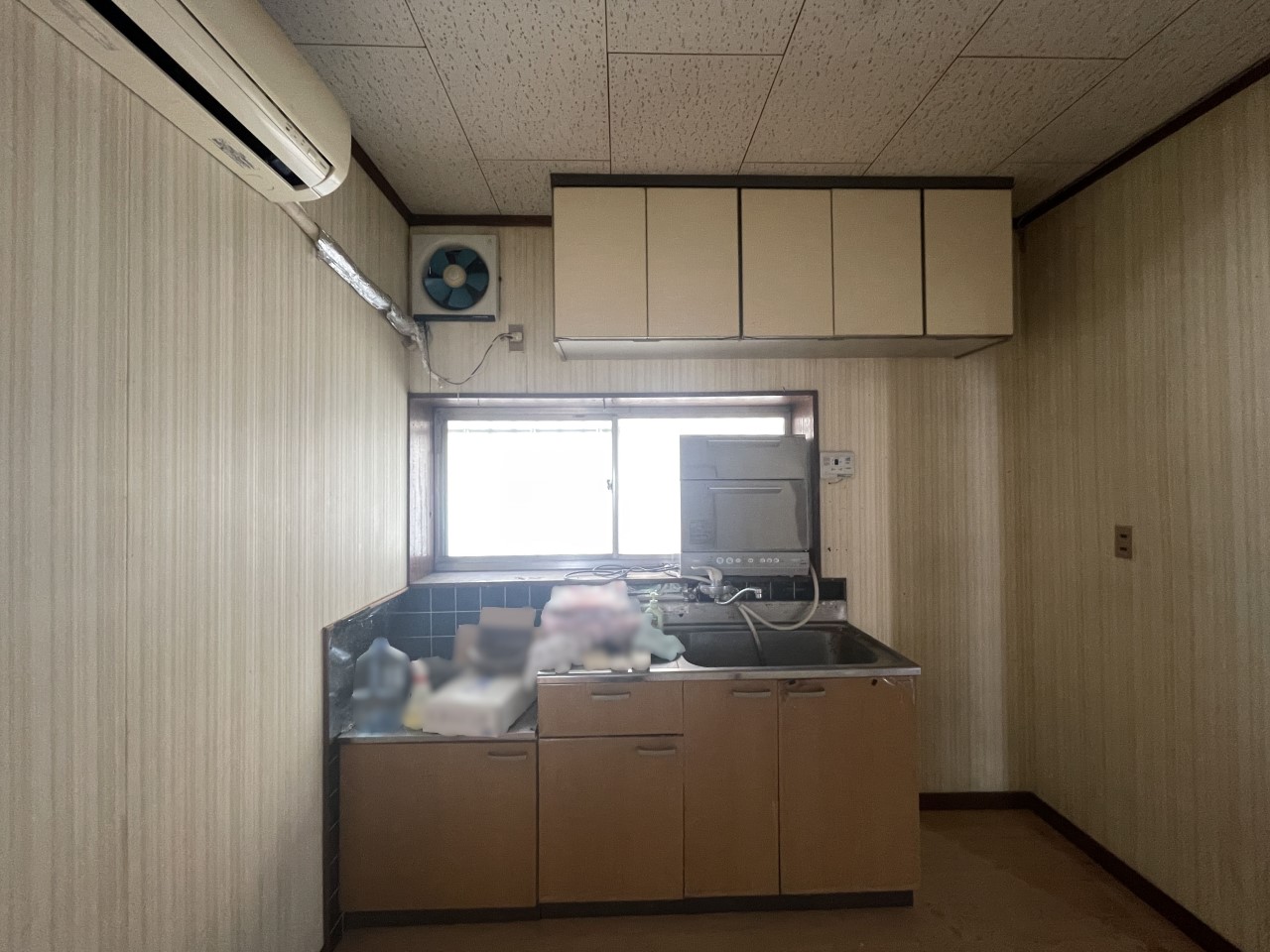 「キッチンの生活感を隠したい」という方に選ばれている独立タイプ！  シンクの中や調理家電がリビングから直接見えないため、急な来客時も慌てる必要がありません♪