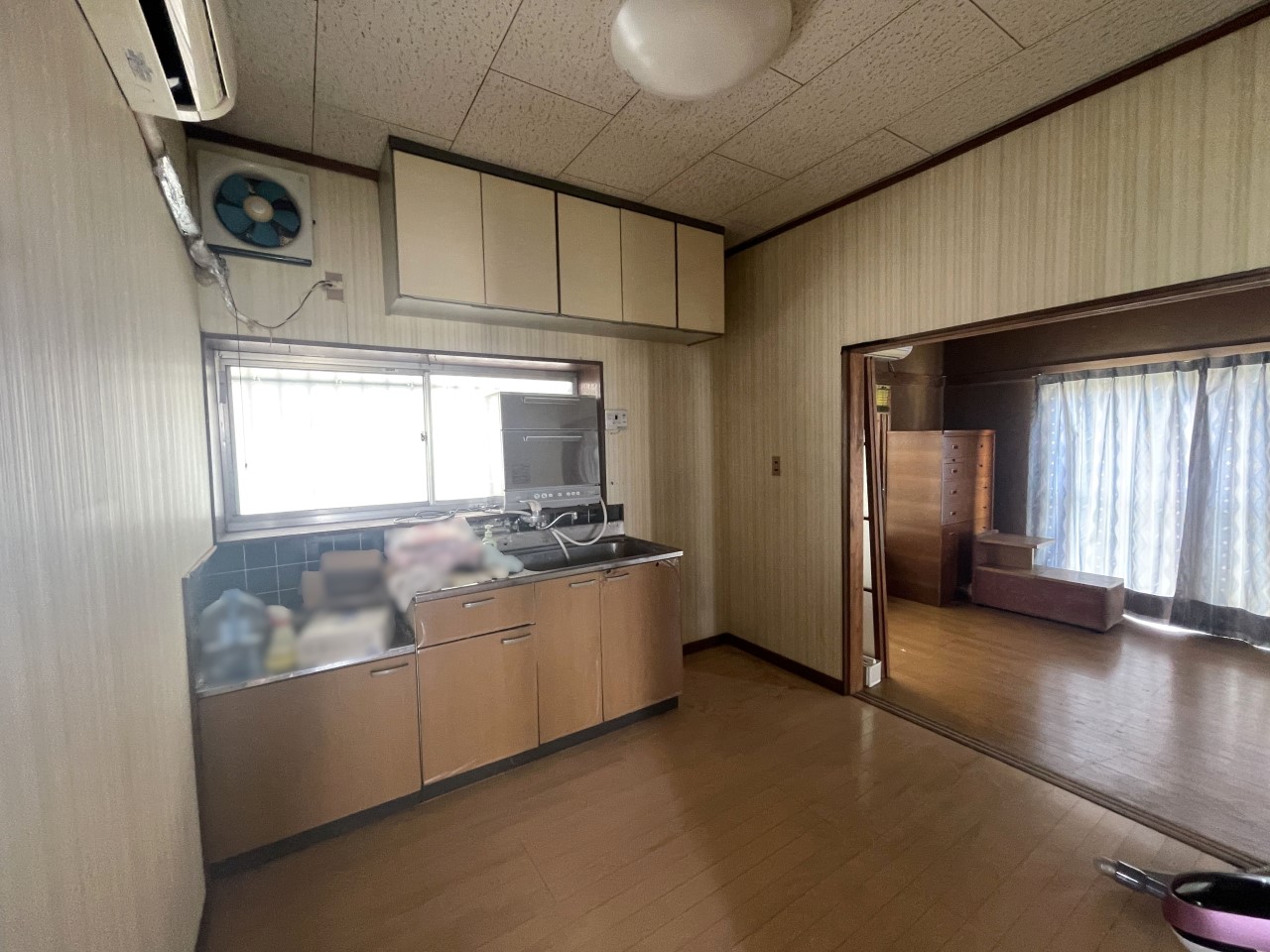 4.5帖のゆったりとした独立型キッチン。調理中の「におい」や「音」がお部屋に伝わりにくいため、家族の団らんや来客時も気兼ねなくお料理ができます。