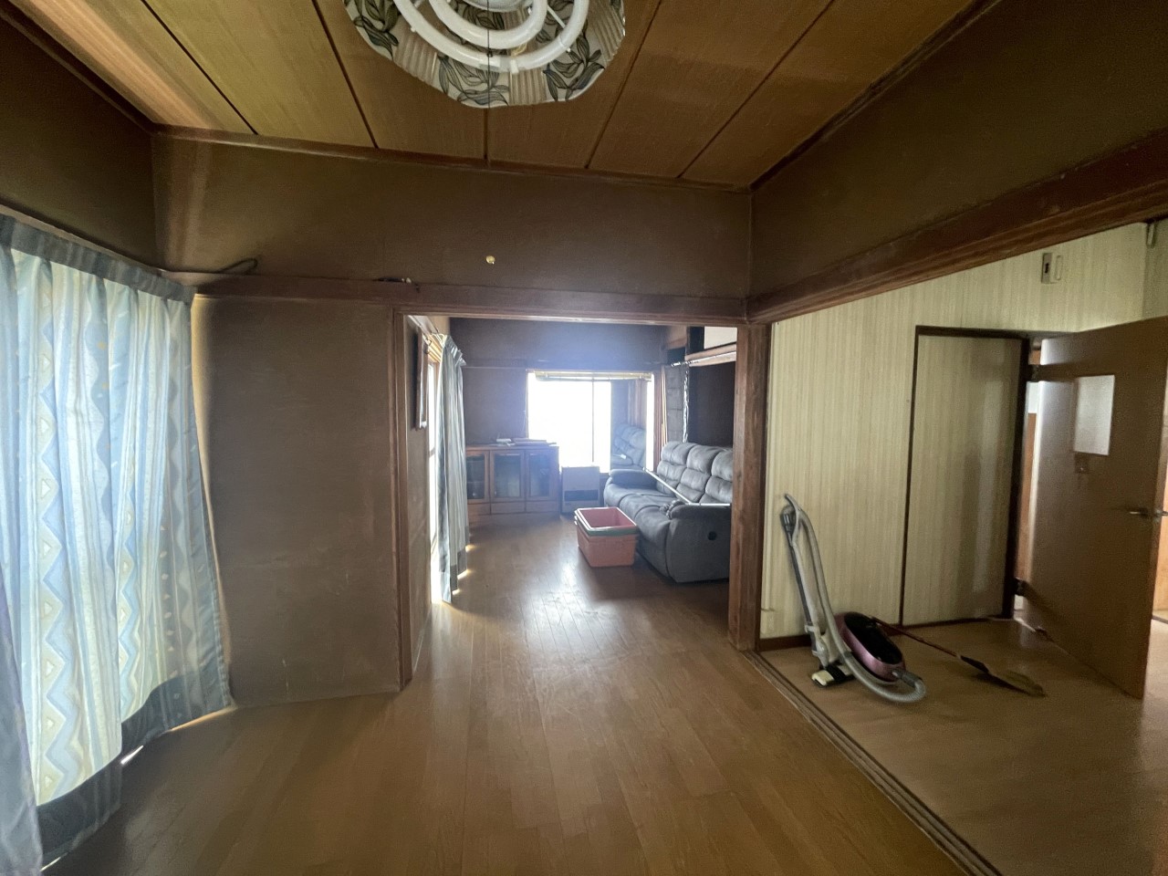 キッチン横にダイニングスペースがあるので、毎日の家事が快適に