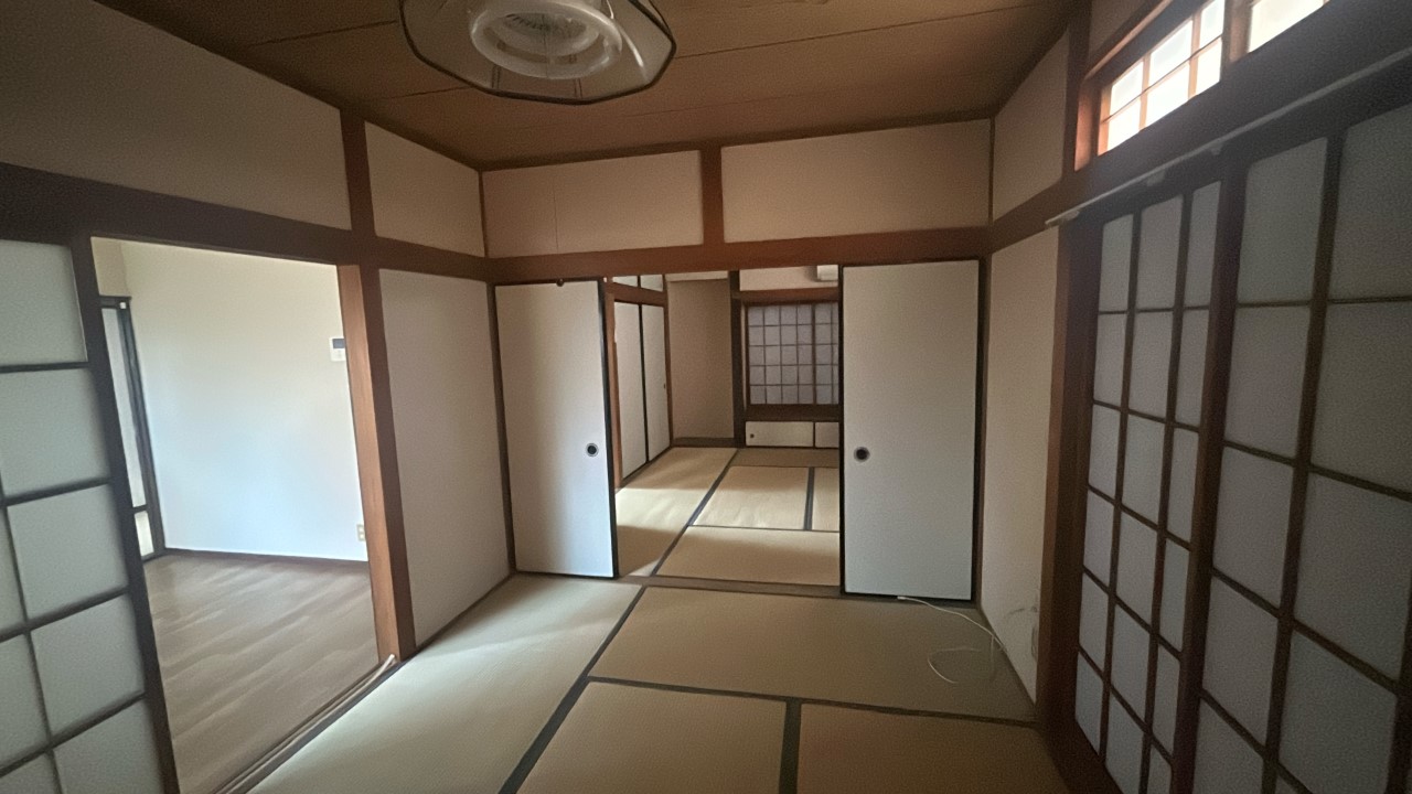 ◆1階和室｜客間やリビングの延長としても最適　※リフォーム前写真