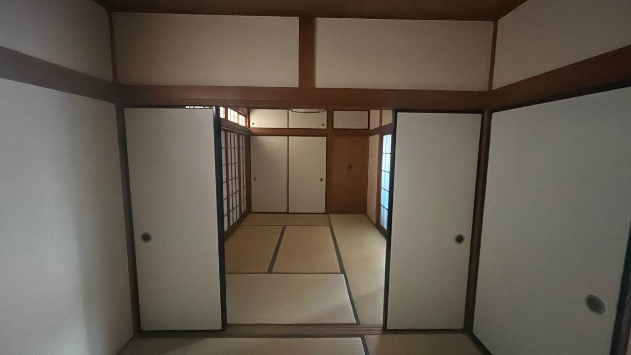 ◆1階和室｜続き間の戸を開ける事でより開放的な空間になります。　※リフォーム前写真