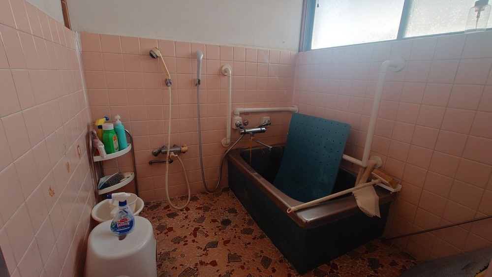 浴室｜1坪スペースのゆとりのある浴室※残置物は売主撤去