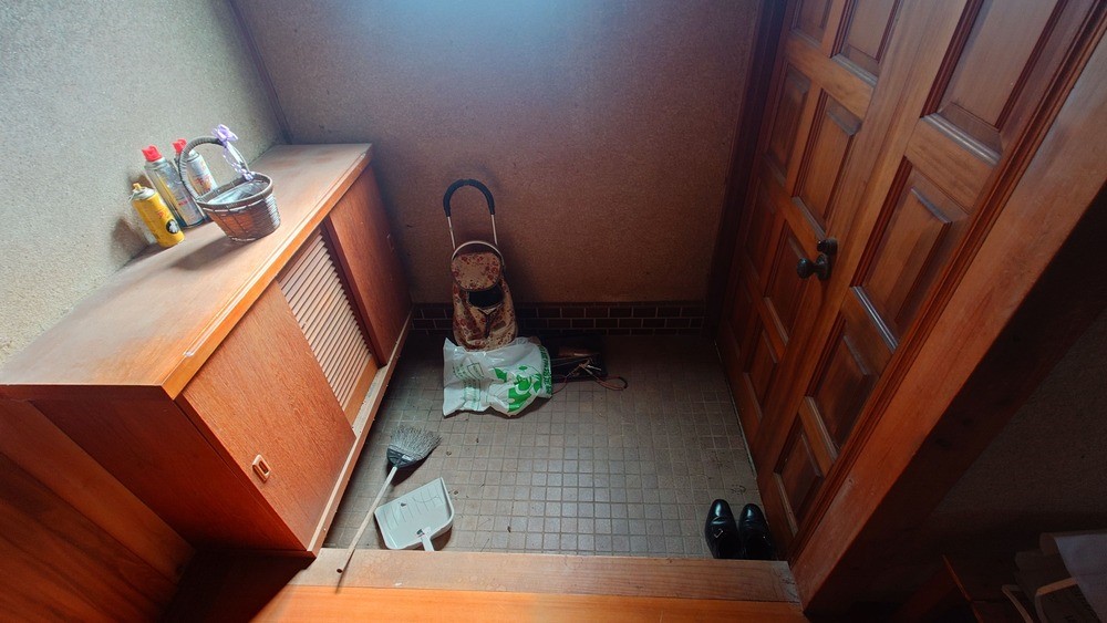 玄関｜下駄箱付き！※残置物は売主撤去