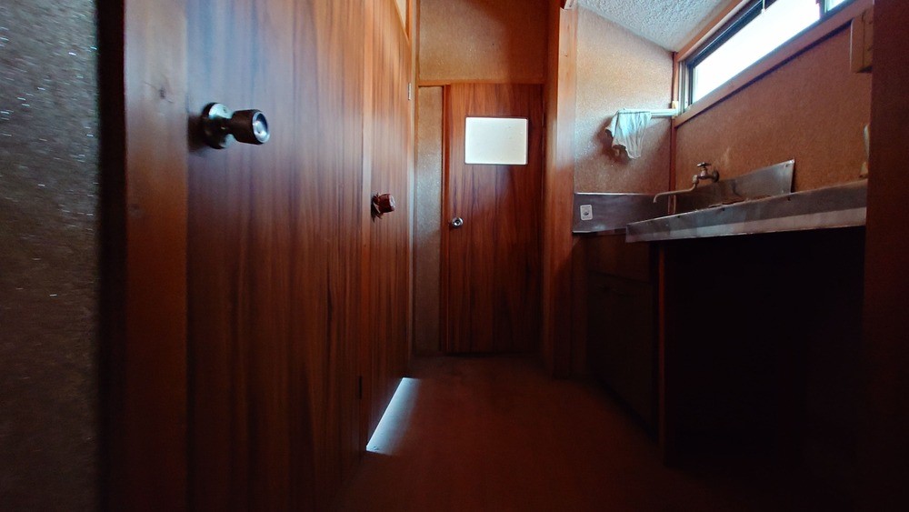 ２階廊下｜あると便利な洗面スペース付♪※残置物は売主撤去