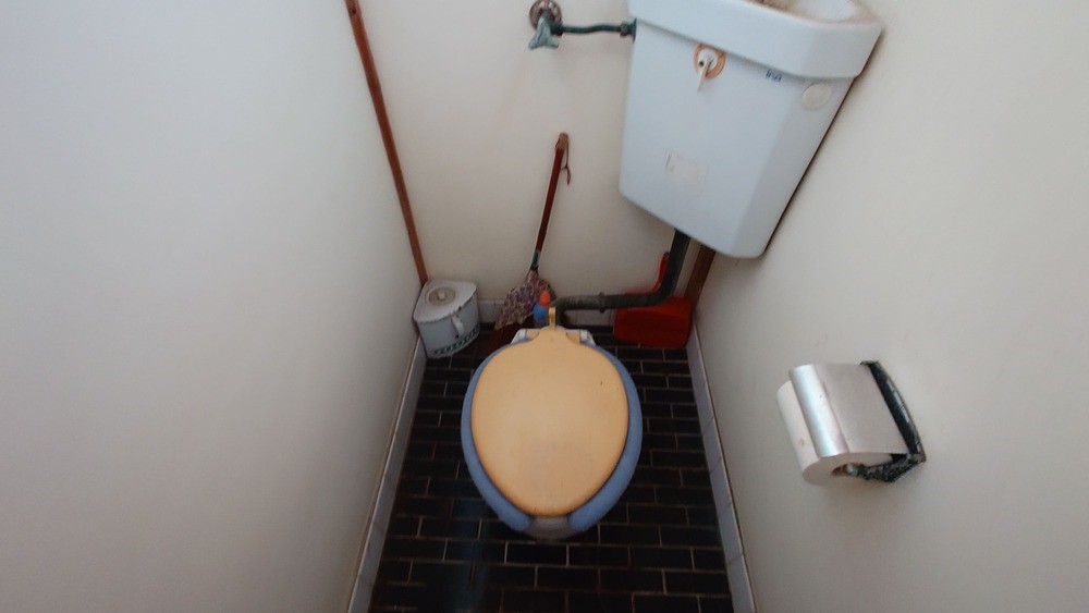 ２階トイレ｜夜間に1階へ降りなくていいので近くにあると嬉しい♪※残置物は売主撤去