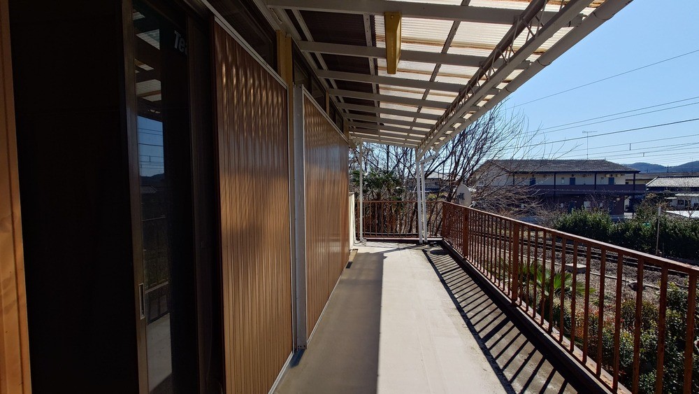 バルコニー｜布団を並べて干したり景色を眺めたりできます♪※残置物は売主撤去