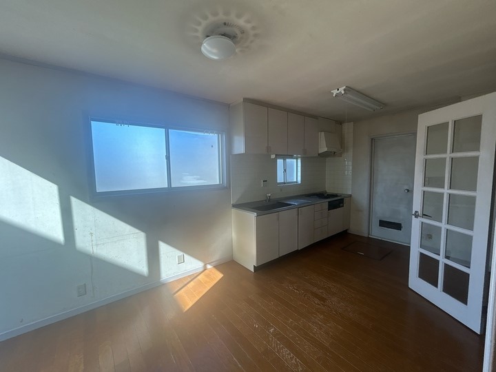 【ダイニングキッチン】広々とした使い勝手の良いダイニングキッチンです※2026年3月撮影