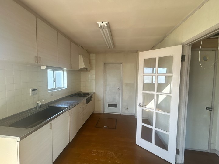 【キッチン】収納付きで調理器具や食器もすっきり収納!毎日の料理がはかどります♪※2026年3月撮影