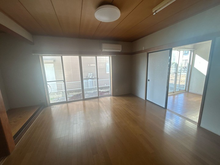 【洋室】開放感のある日当たりのよい洋室です♪※2026年3月撮影