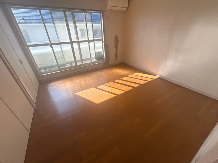 【洋室】日当たりが良いので主寝室にピッタリです※2026年3月撮影