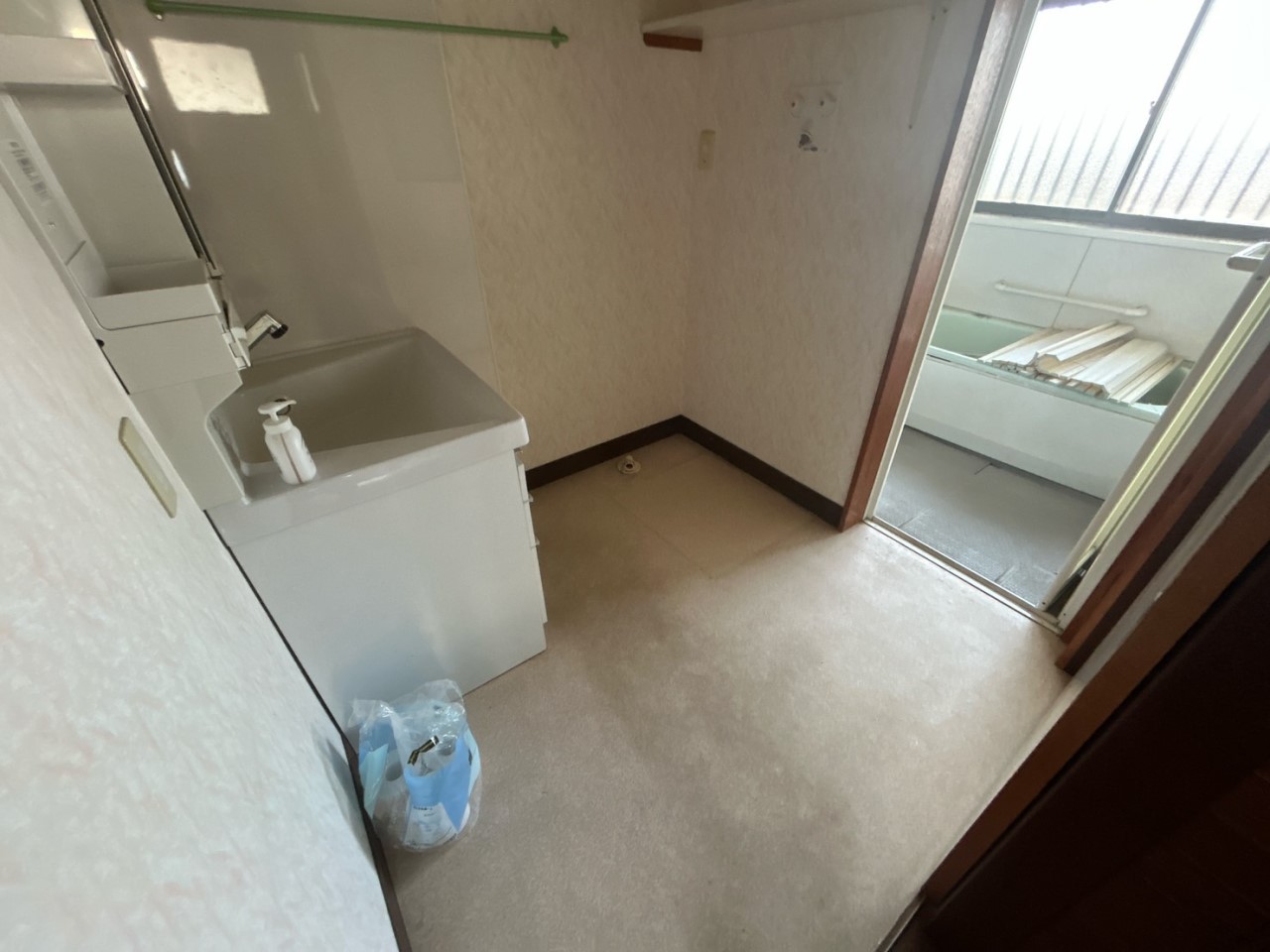 【脱衣所】無駄のないスッキリとした脱衣所。お手入れも楽々で清潔に保てます♪※2026年2月撮影