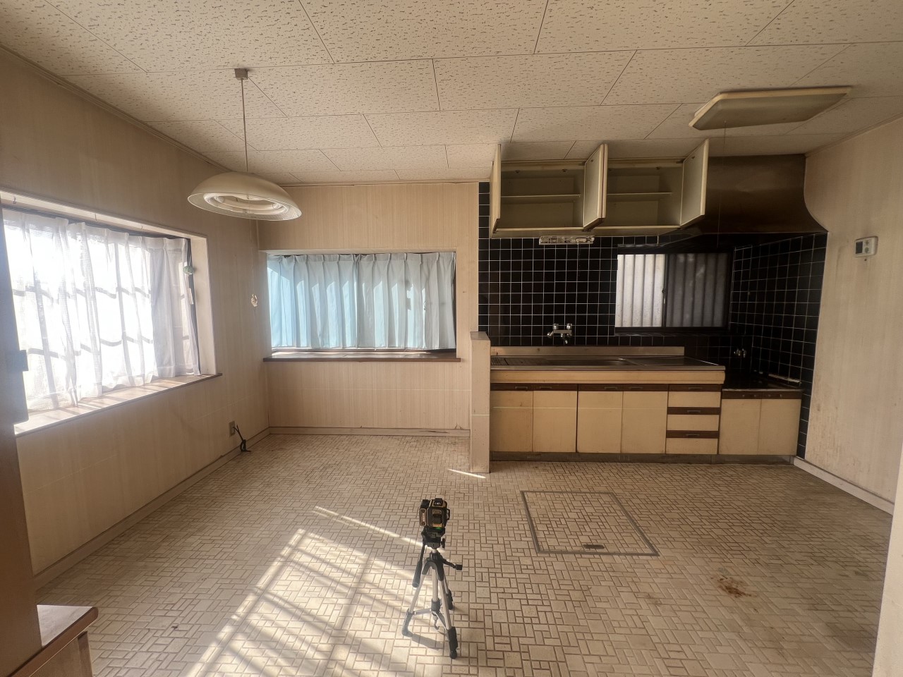 【ダイニング】日当たり良くダイニングを暖かな雰囲気にしてくれます♪※2026年2月撮影