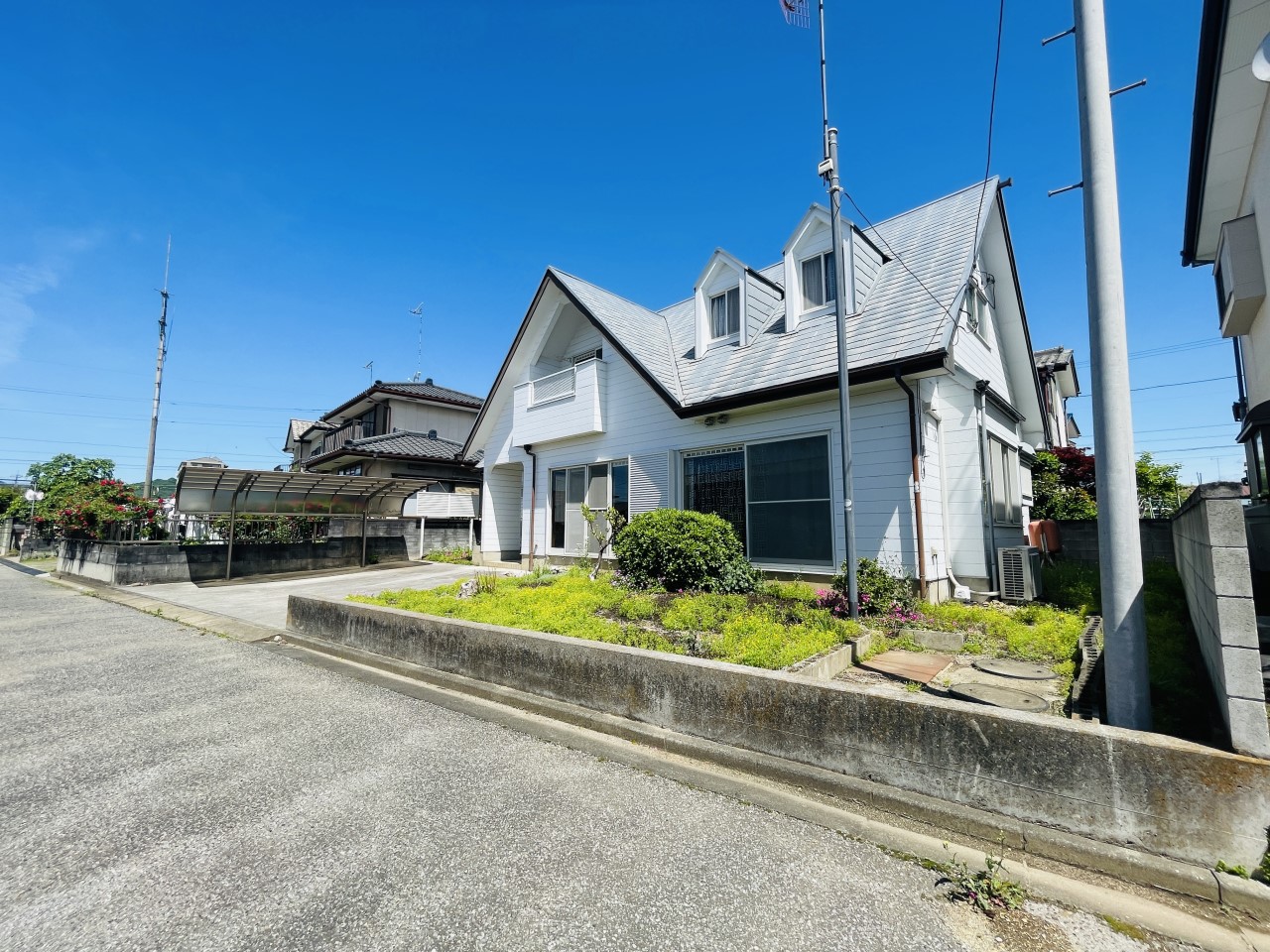 落ち着いた住宅街の一角に位置し、静かな暮らしを求める方におすすめです