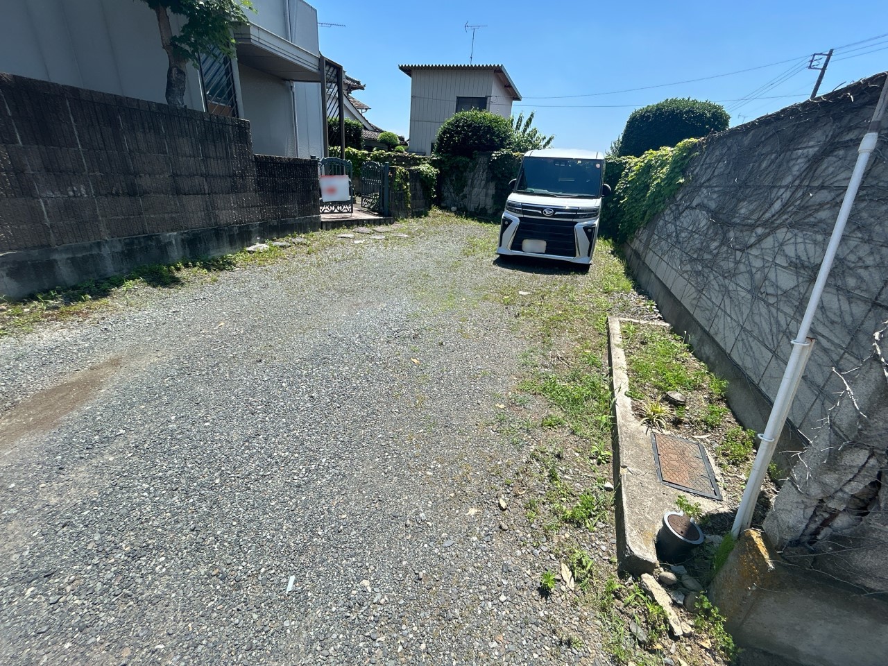 駐車スペースは広々お使いいただけます！