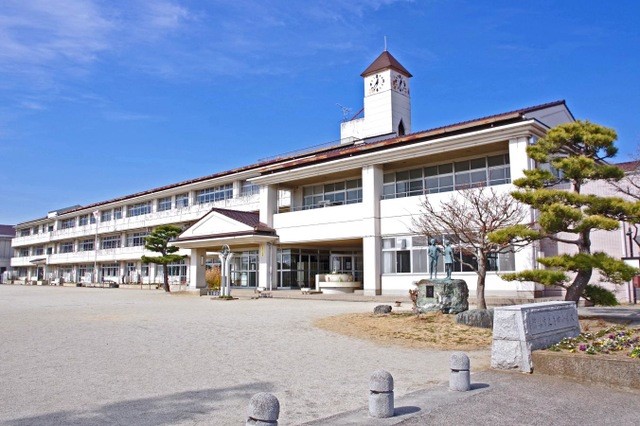 館林市立第四小学校(1400m)-（徒歩約18分）