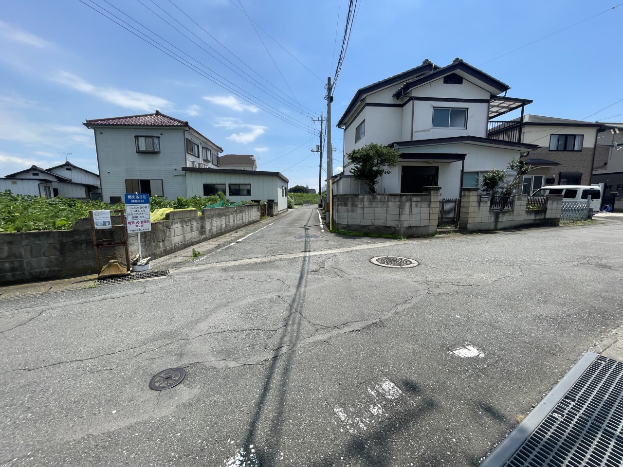 両隣との距離も適度で、窮屈さを感じにくい配置が魅力