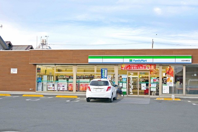 ファミリーマート太田木崎町店(946m)-（徒歩約12分）