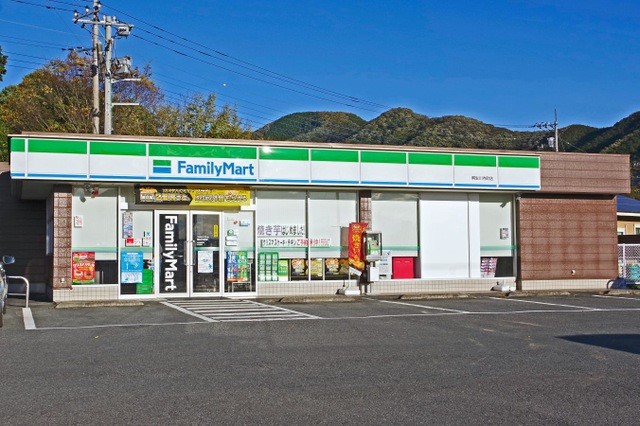 ファミリーマート桐生川内町店(700m)-