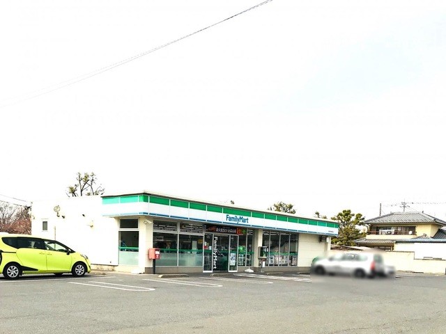 ファミリーマート日野屋伊勢崎南店(484m)-