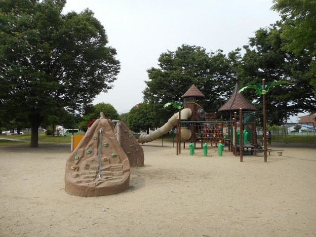 富塚公園(438m)-