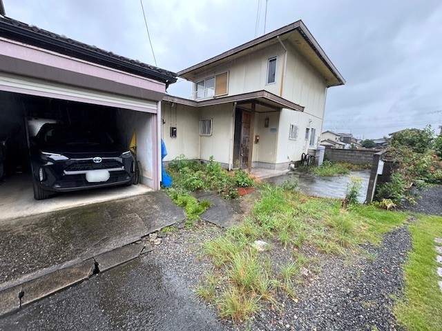 車庫付きなので、雨の日でも濡れることなく快適。紫外線から大切なお車を守ります！